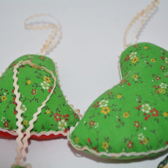 Lot of 5 VTG Handmade Stuffed Cloth Fabric Christmas Ornaments Kitschy Bird Bell - Picture 8 of 9